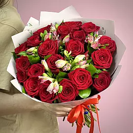 Ramo de Rosas con Alstroemerias