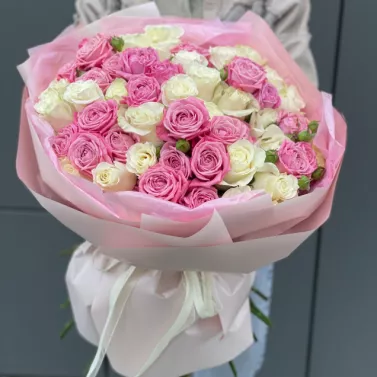 Букет белых и розовых роз - Свет любви
