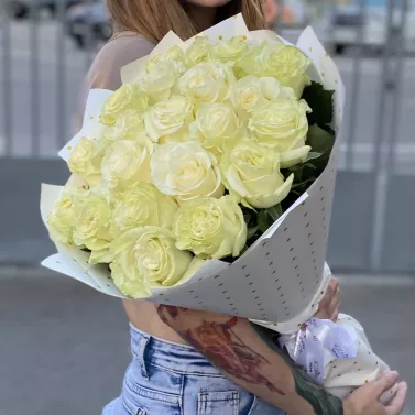 27 белых роз 50 см 