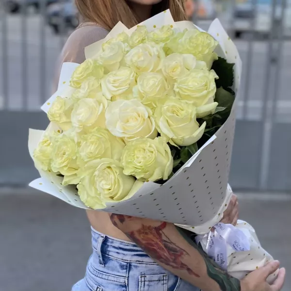 27 белых роз 50 см 