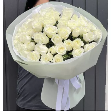Букет із 51 білої троянди