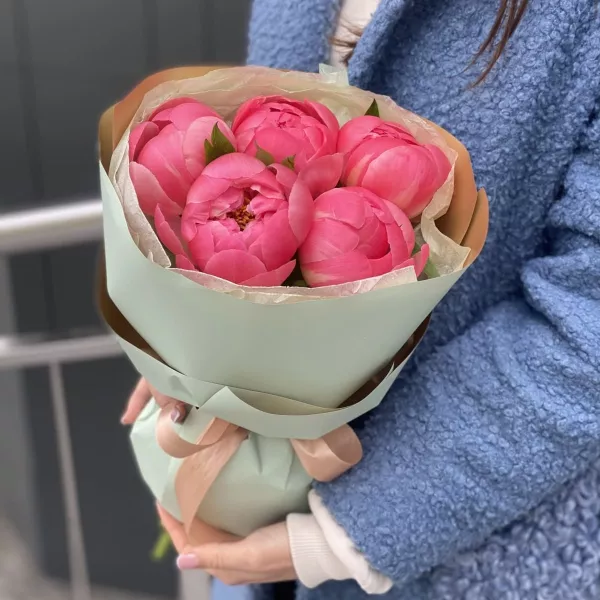 Bouquet de 7 pivoines « Tendresse des sentiments »