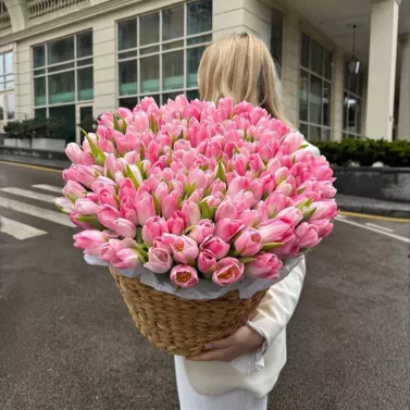 Букет из 151 тюльпана в корзине — Роскошный подарок