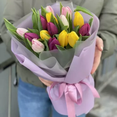 Ramo de 15 tulipanes — Ligereza y ternura