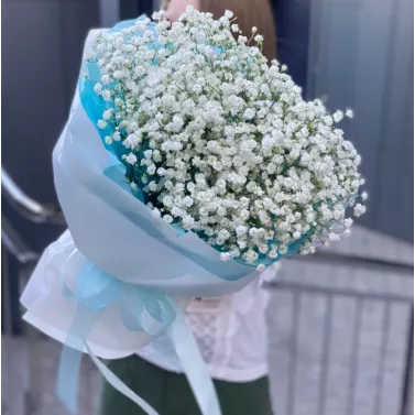 Букет із білих гіпсофіл — легка ніжність