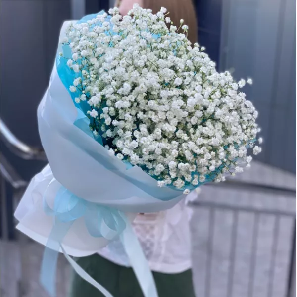 Букет із білих гіпсофіл — легка ніжність