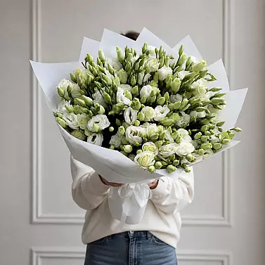 Buquê de eustoma com eucalipto