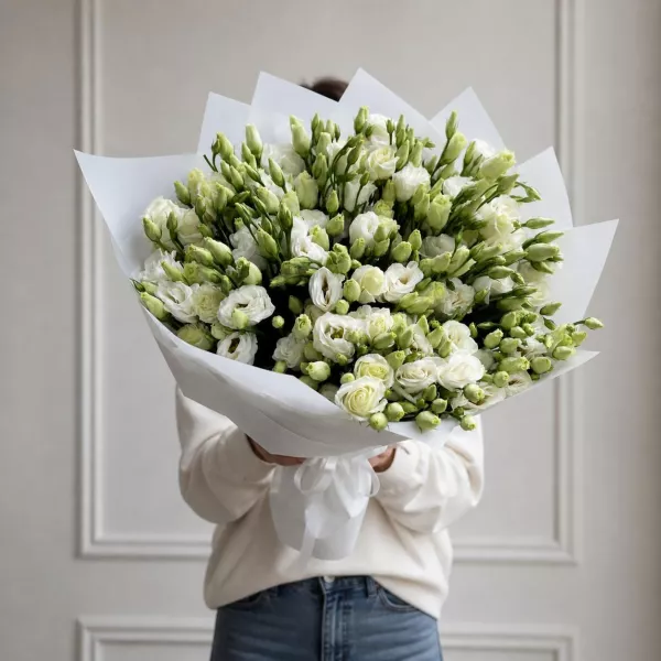 Strauß aus Lisianthus mit Eukalyptus