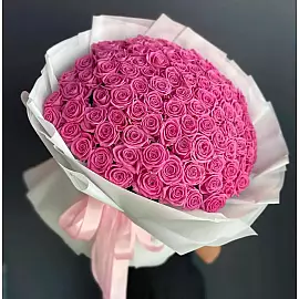 Buquê com 101 rosas cor-de-rosa