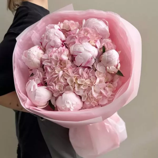 “Harmony of Flowers” bouquet – peonies and hydrangeas