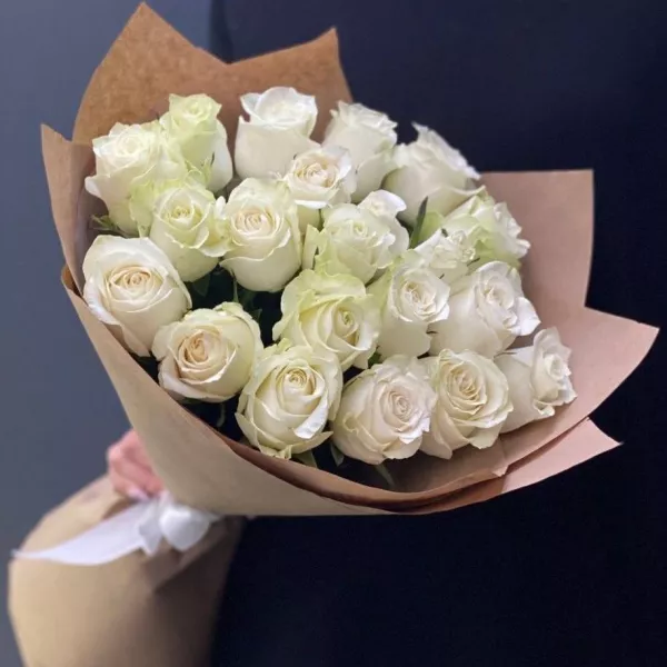 Ramo «Amor puro» – 19 rosas blancas