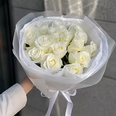 Weiße Zärtlichkeit: Strauß aus 15 Rosen