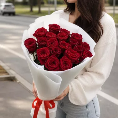 Ramo de 19 rosas rojas 70 cm