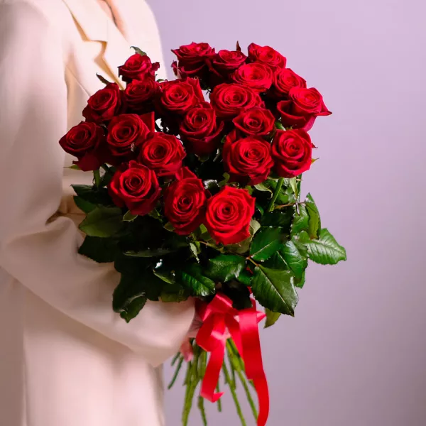 21 червона троянда 60 см