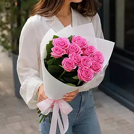 11 pembe gülden oluşan buket