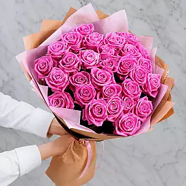 Buquê de 29 rosas cor-de-rosa