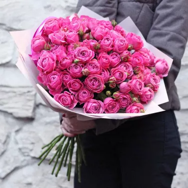 Blumenstrauß aus 19 pfingstrosenartigen Sprayrosen