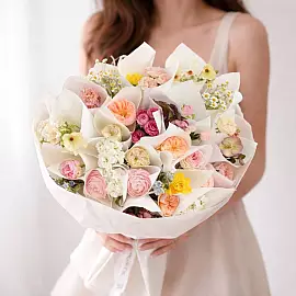 Ramo dopamínico con rosas y mezcla de flores « Ternura »