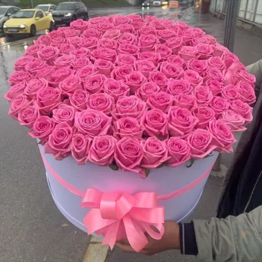 121 троянда у коробці «Рожева хмара»