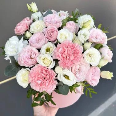 Збірний букет у коробці «Квітковий мікс»