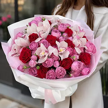 Buquê com orquídeas e rosas spray