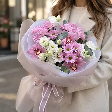 Buquê "Harmonia Delicada" com orquídeas e lisianthus