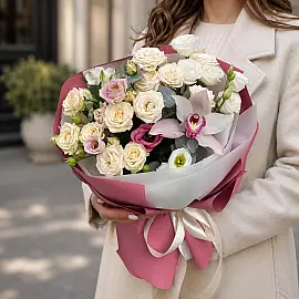 Buquê "Harmonia Creme" com orquídea e lisianthus