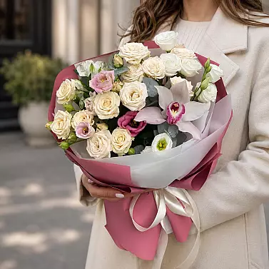 Buquê "Harmonia Creme" com orquídea e lisianthus