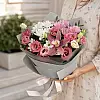 Buquê "Brisa Rosa" com orquídea e lisianthus