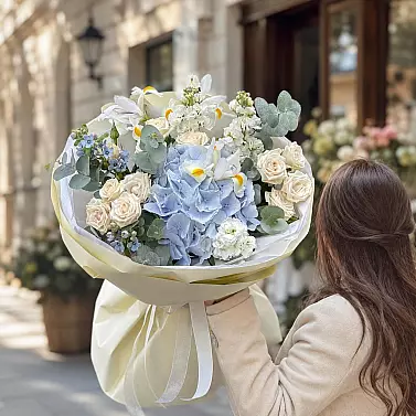 “Airy Dream” — Bouquet with Blue Hydrangea