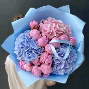 Kytice z pivoněk a hortenzií „Oblak harmonie"