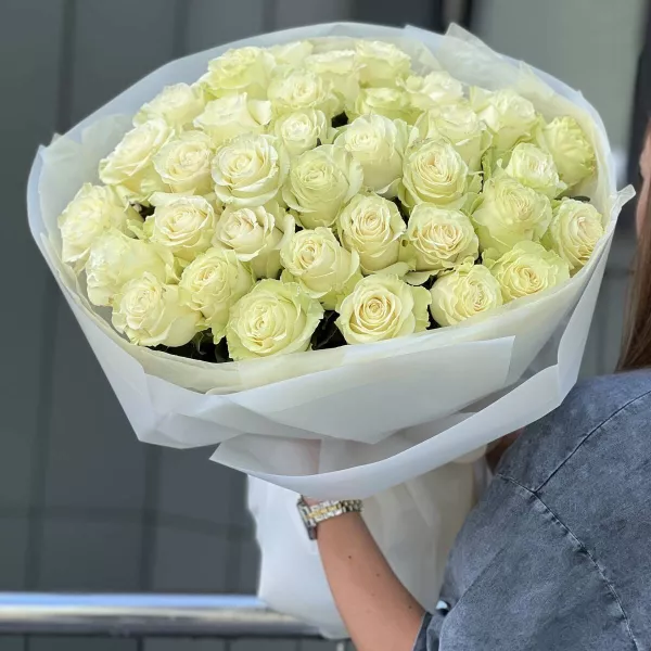 Букет з 35 білих троянд 60 см