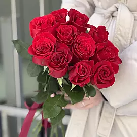 Bouquet di 11 rose rosse: Profumo d’amore