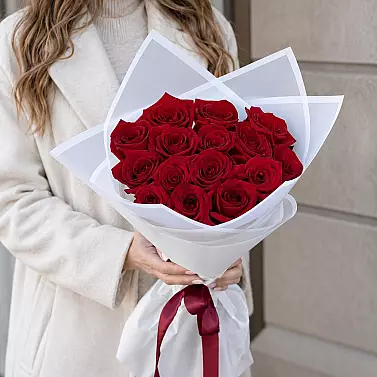 Bouquet aus 15 roten Rosen – Klassik der Liebe