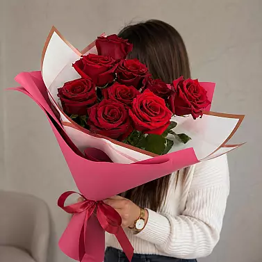 9 červených růží 60 cm