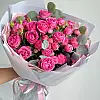 Ramo de 7 rosas estilo peonía