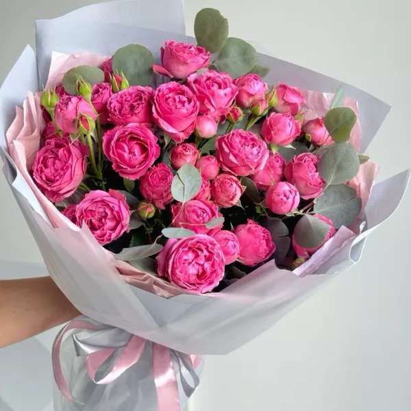 Букет із 7 півонієподібних троянд