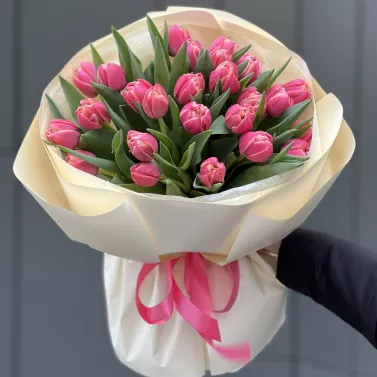 Ramo de 25 tulipanes «Dulzura rosa»