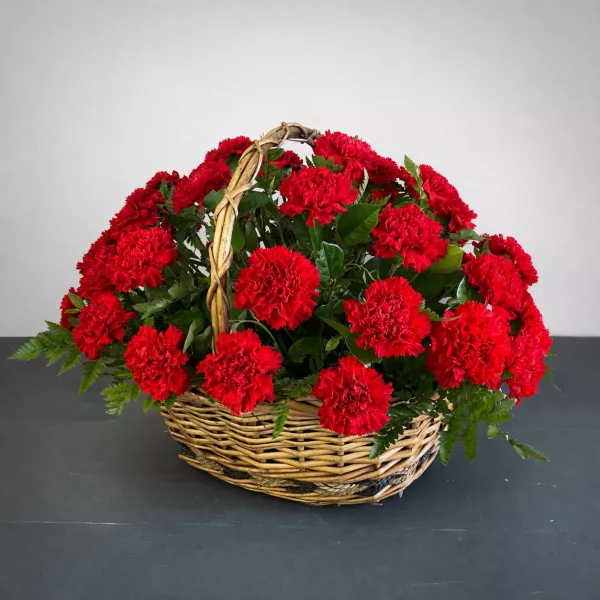 Траурный букет из 34 гвоздик в корзине