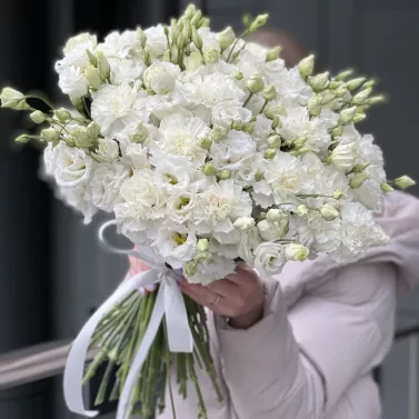 Ramo blanco de eustoma y claveles « Dulzura Nieve »