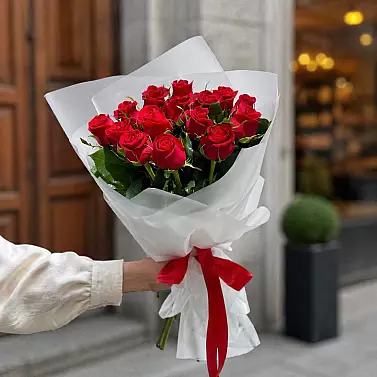 Bukiet 15 czerwonych róż dla ukochanej