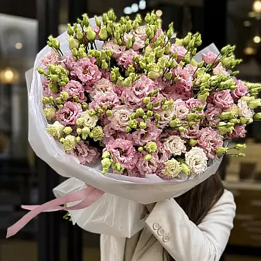 Stylish Bouquet of 35 Lisianthus