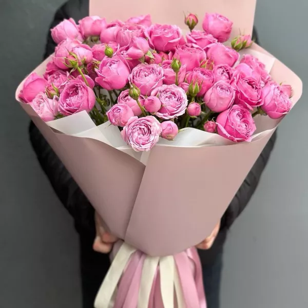 Букет з 11 півонієвих троянд