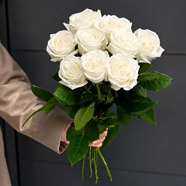 9 white roses