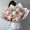Ramo en tonos rosados — rosas en ramillete y eustomas