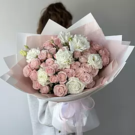 Strauß in Rosatönen — Strauchrosen und Eustoma