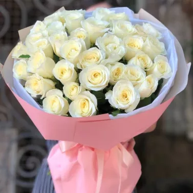35 белых роз 50 см