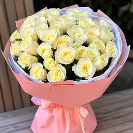 35 Białych Róż 50 cm