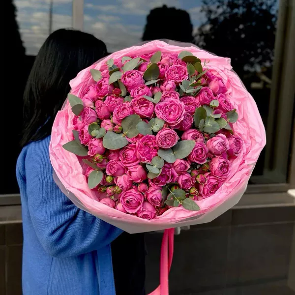 Букет із 25 півонієподібних троянд — Яскраве кохання
