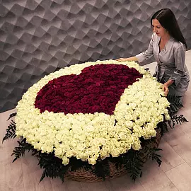 501 rosas em uma cesta